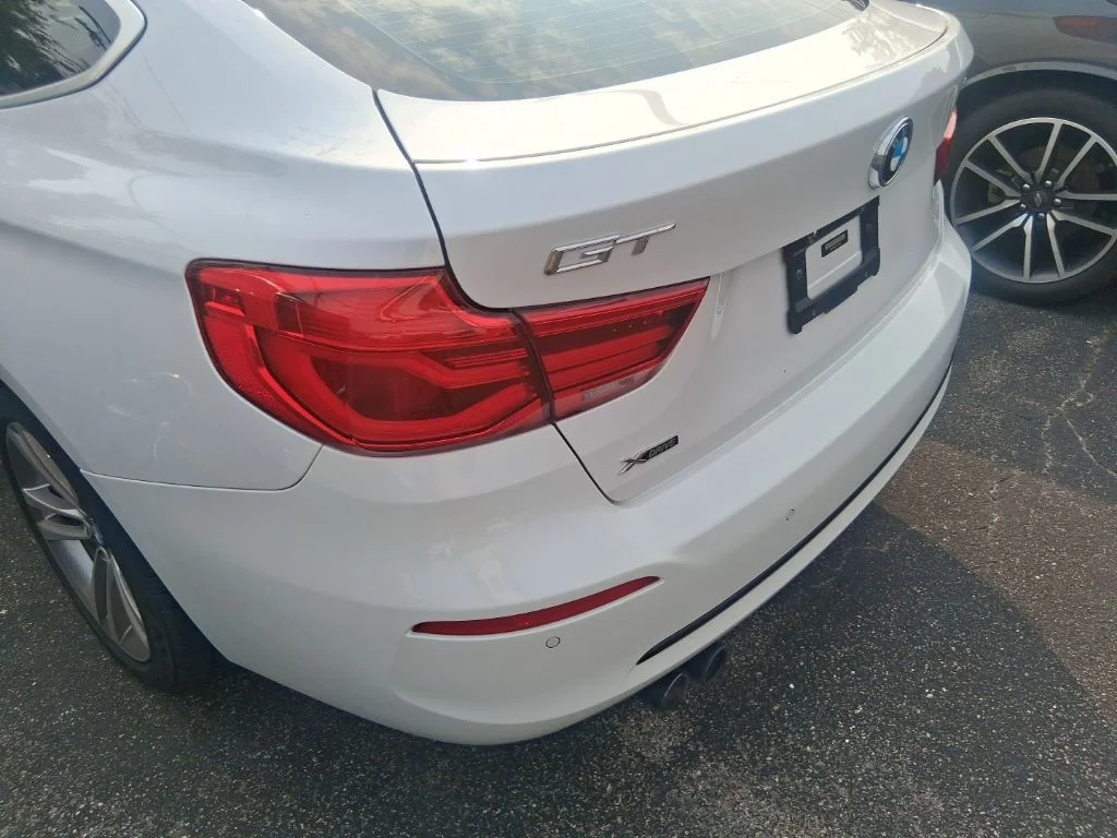 Used 2018 White BMW 330 Gran Turismo i xDrive image 17