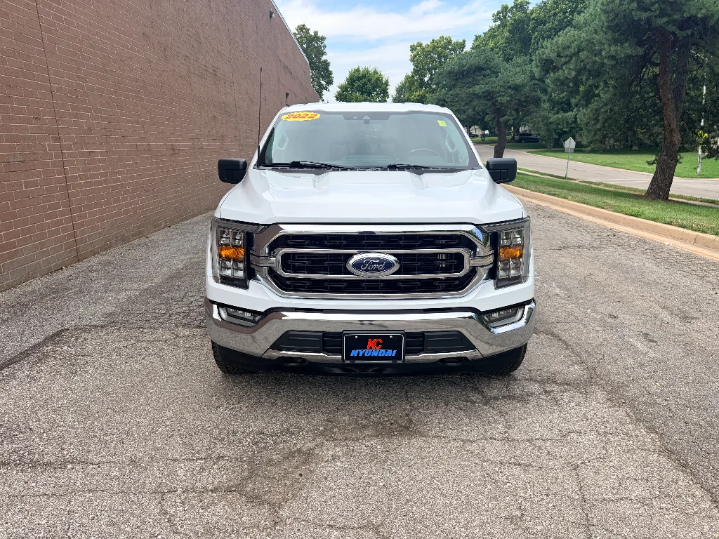 Used 2022 Oxford White Ford XLT image 9