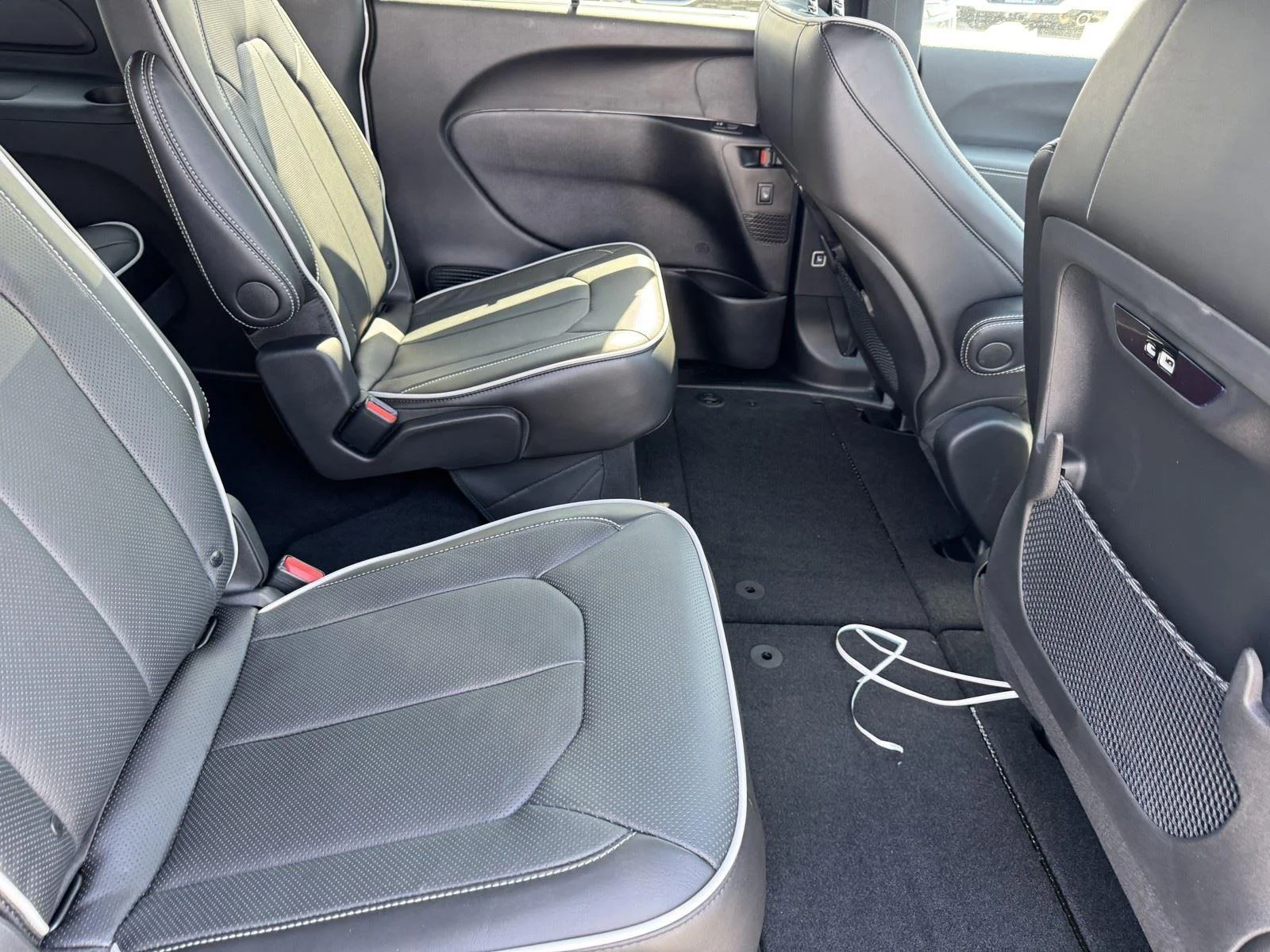 2026 Chrysler Pacifica Limited - Photo 10