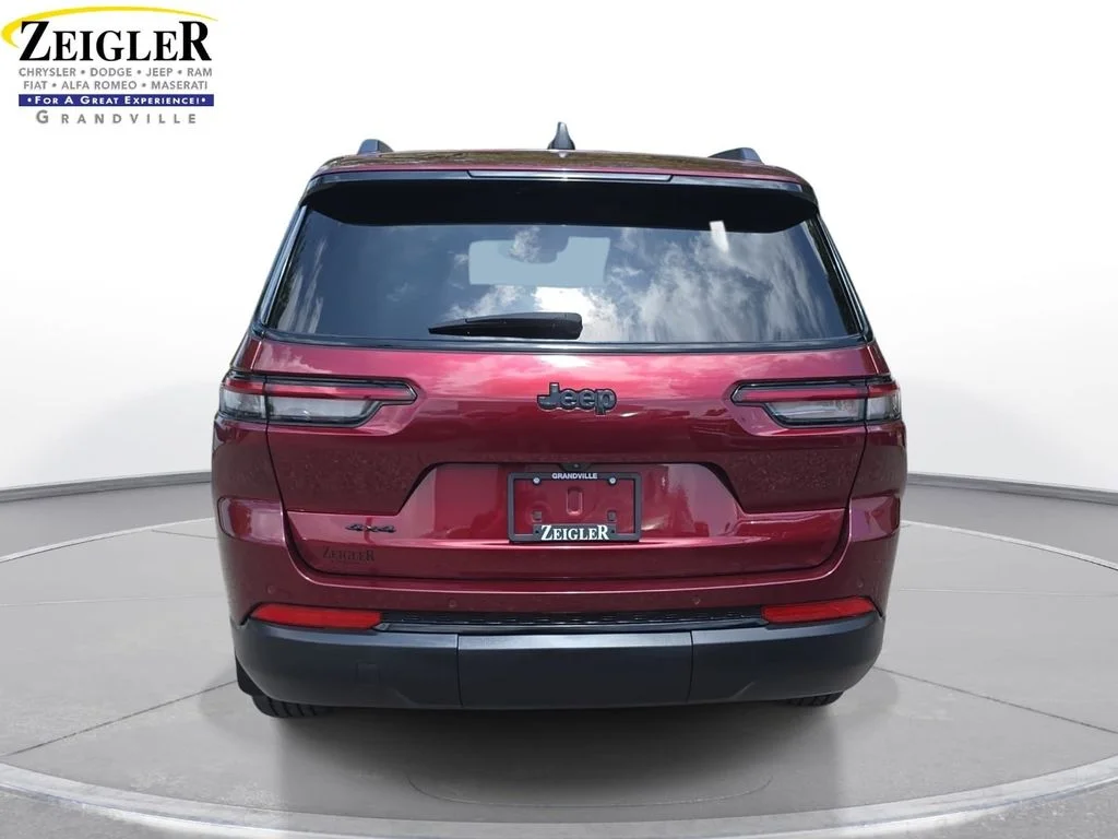 Used 2023 Red Jeep Altitude image 6