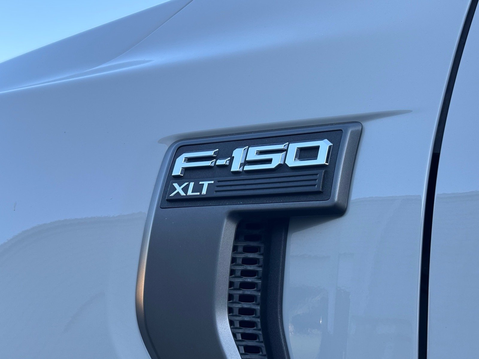 Used 2023 Avalanche Ford XLT image 5