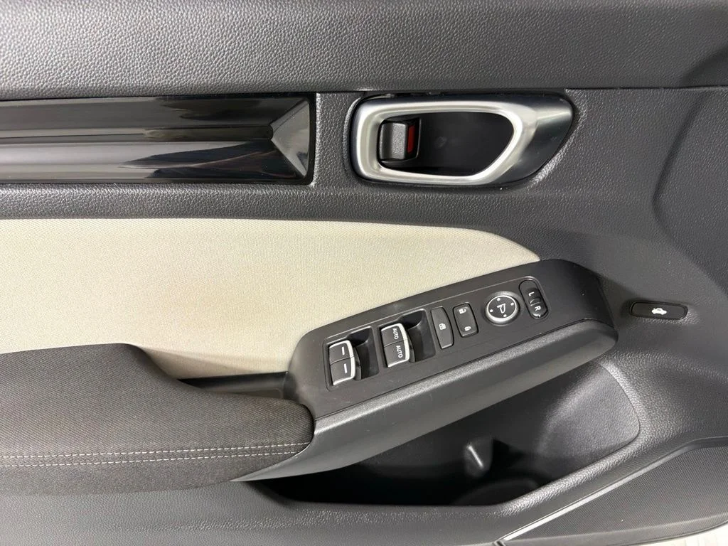 Used 2022  Honda EX image 19