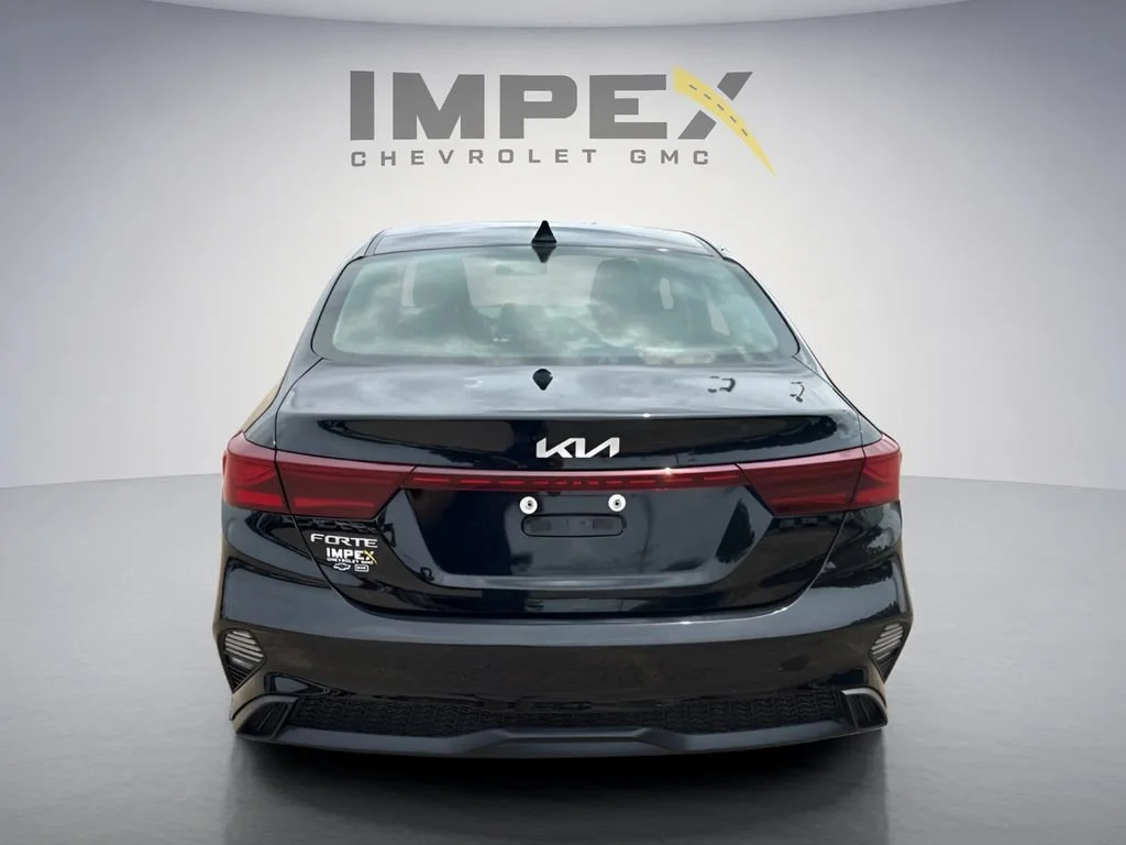 Used 2024  Kia LXS image 4