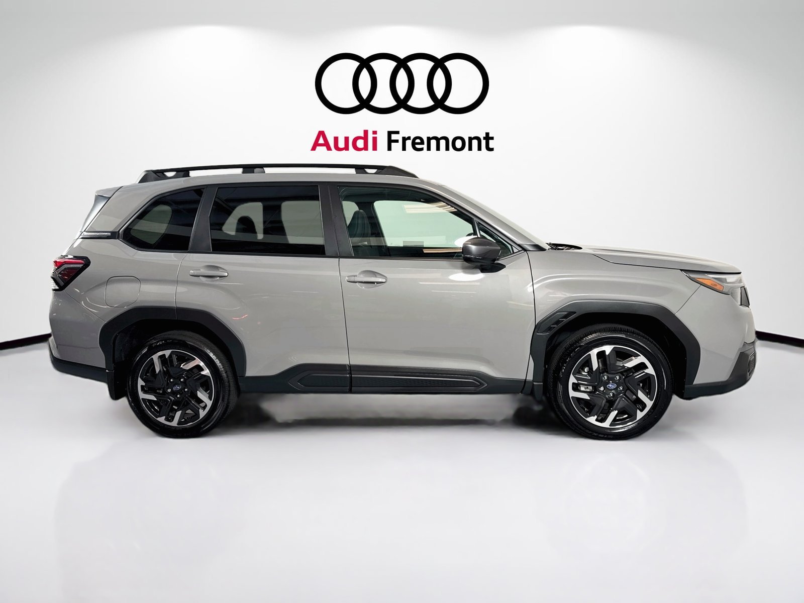 Used 2026 River Rock Pearl Subaru Limited image 4