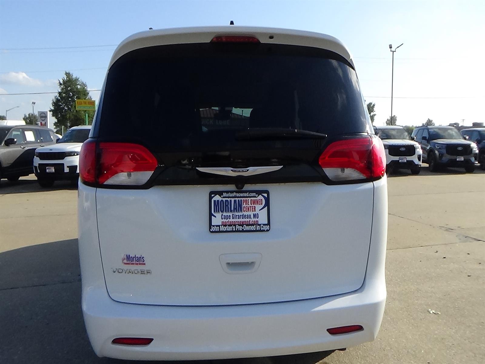 Used 2023 Bright White Clear Coat (pw7) Chrysler LX image 7