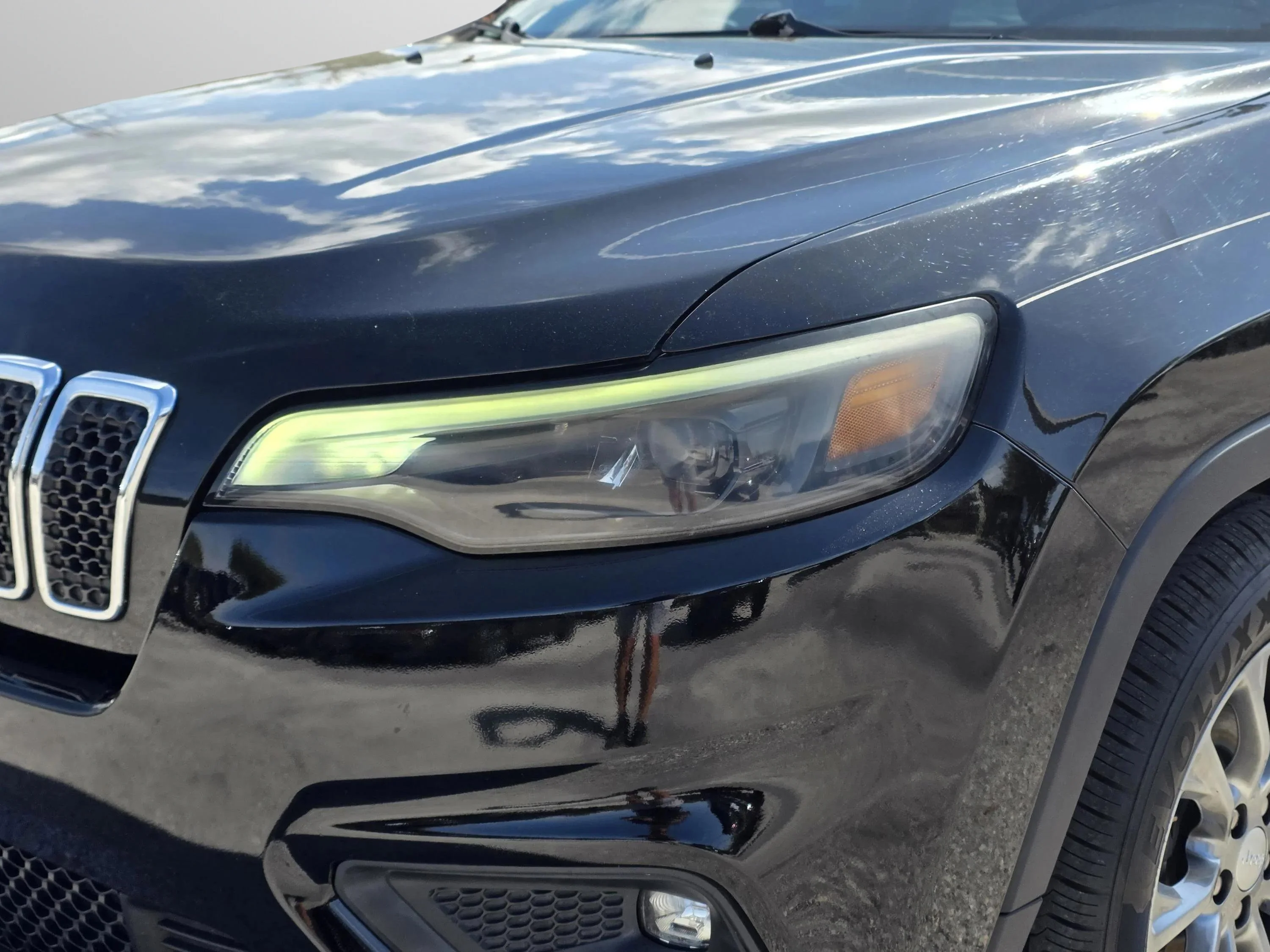 Used 2019 Diamond Black Crystal Pearlcoat Jeep Latitude Plus image 46