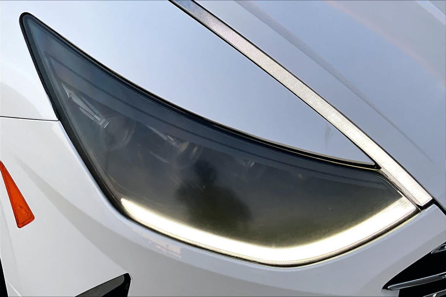 Used 2021 Hyper White Hyundai Limited image 23