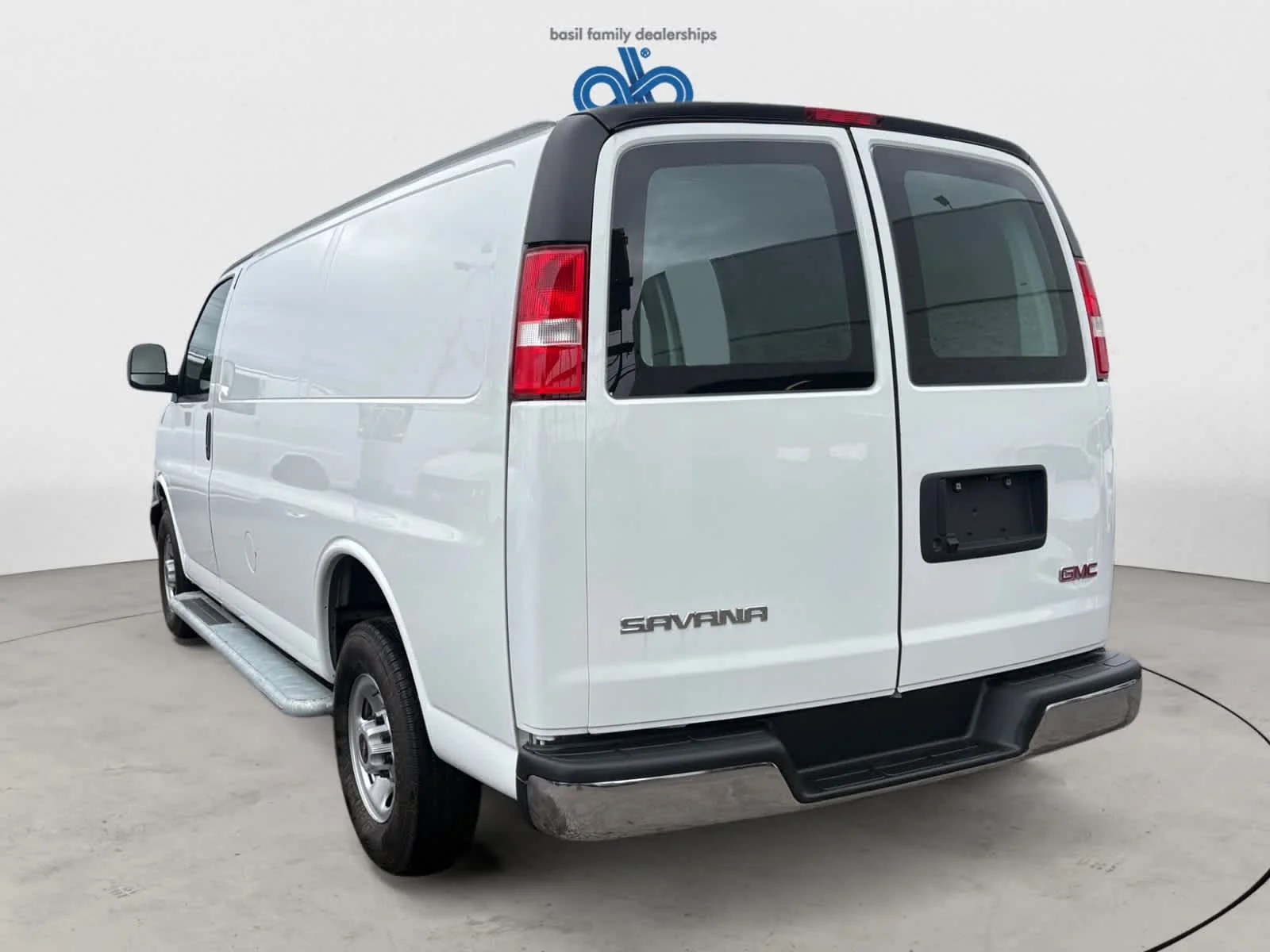 Used 2024 Summit White GMC  image 4