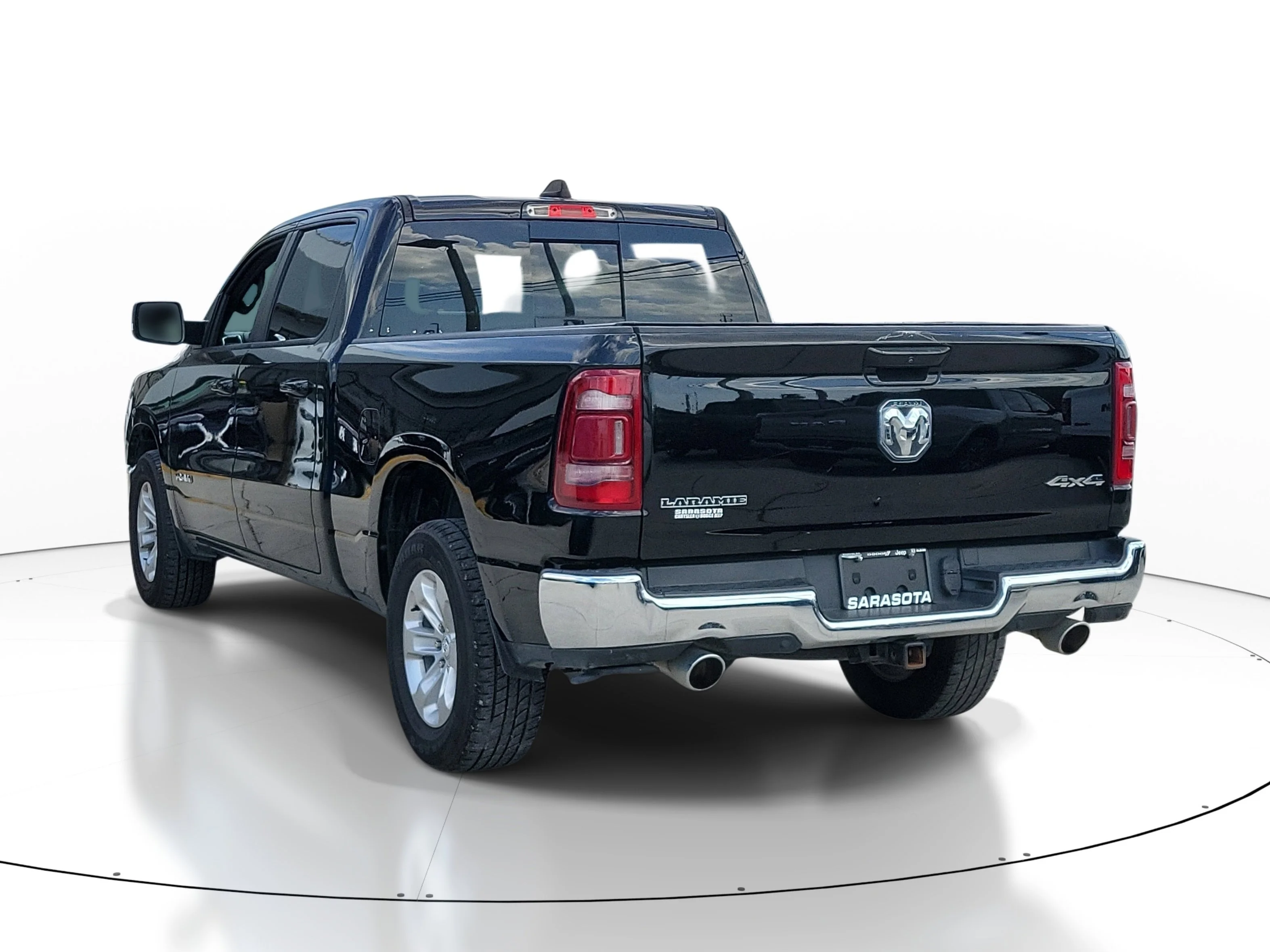 Used 2023 Diamond Black Crystal Pearlcoat Ram Laramie image 4