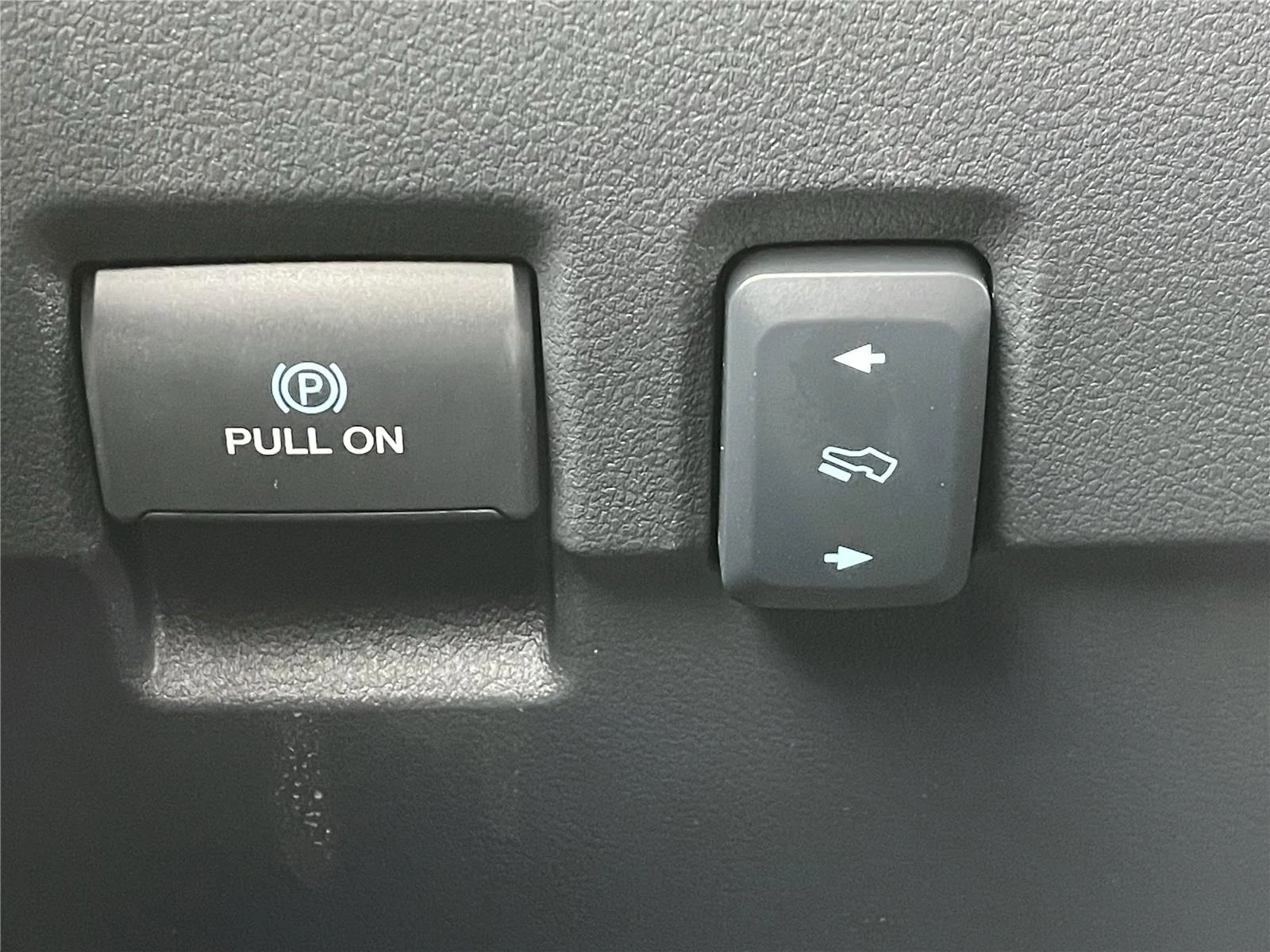 New 2026 Oxford White Ford LARIAT image 21