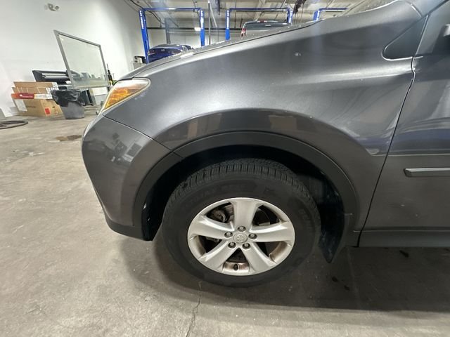 Used 2013 Gray Toyota XLE image 23