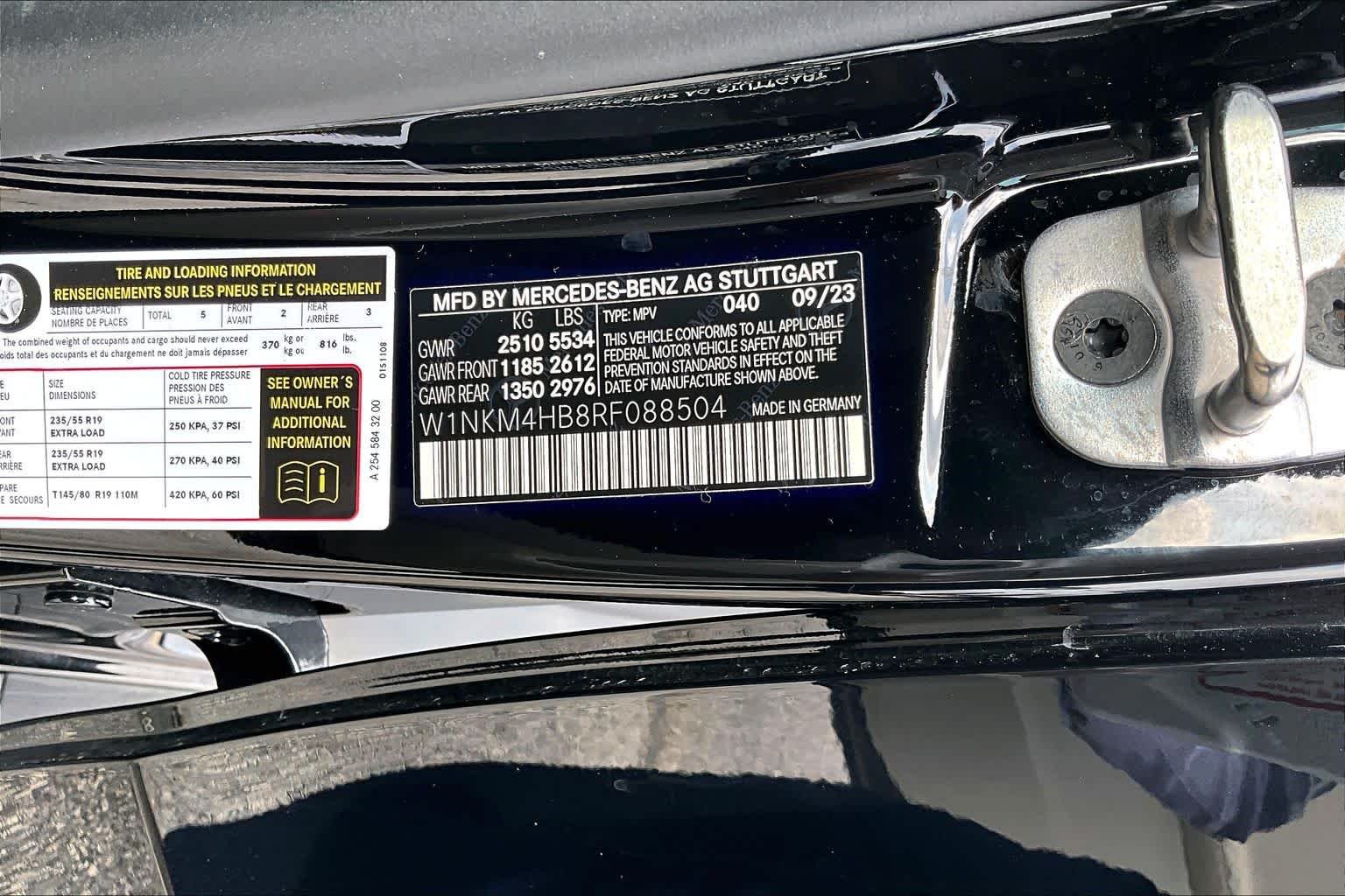 Used 2024 Black Mercedes-Benz GLC 300 image 38