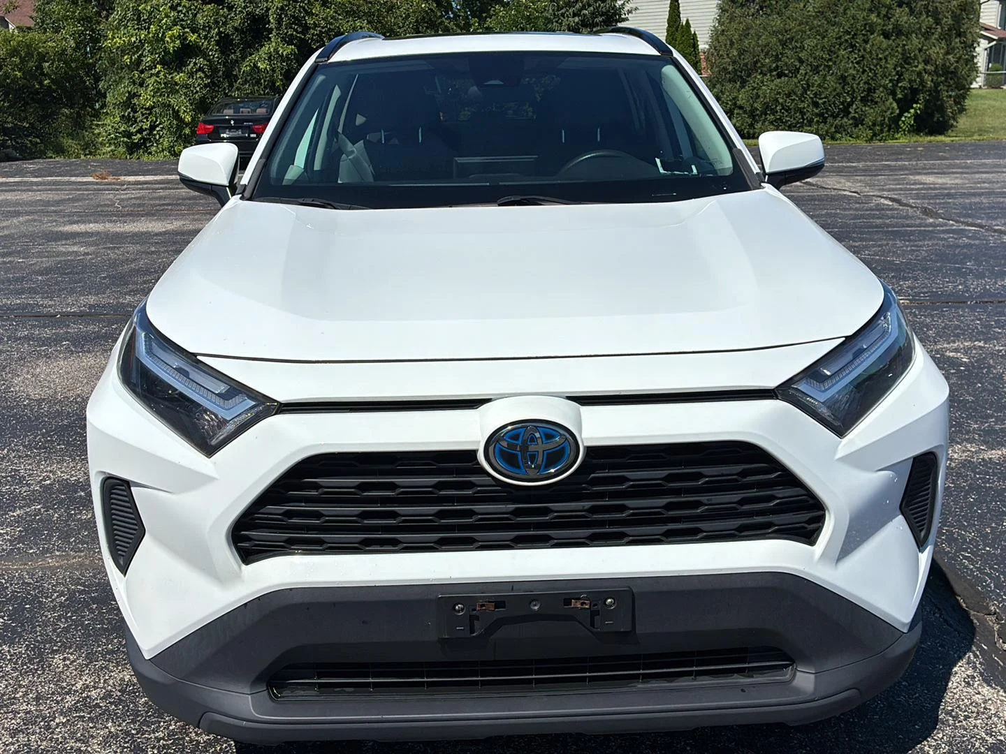 Used 2022 White Toyota XLE image 7