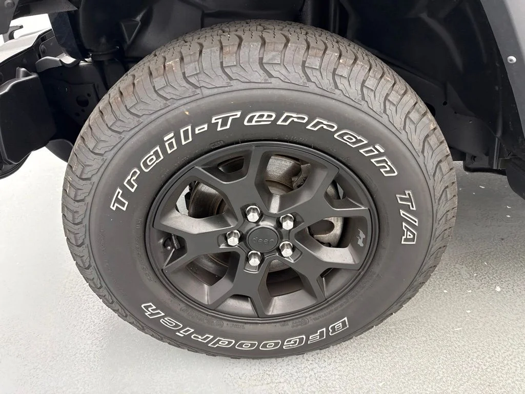 Used 2022 Green Jeep Unlimited Willys image 4