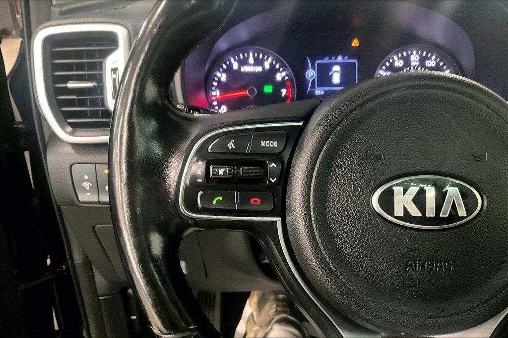Used 2017 Red Kia EX image 18