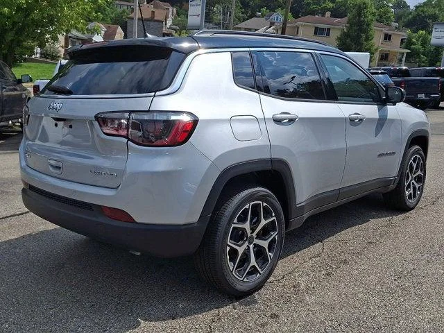 New 2026 Silver Zynith Metallic Clear-Coat Exterior Paint Jeep Limited image 4