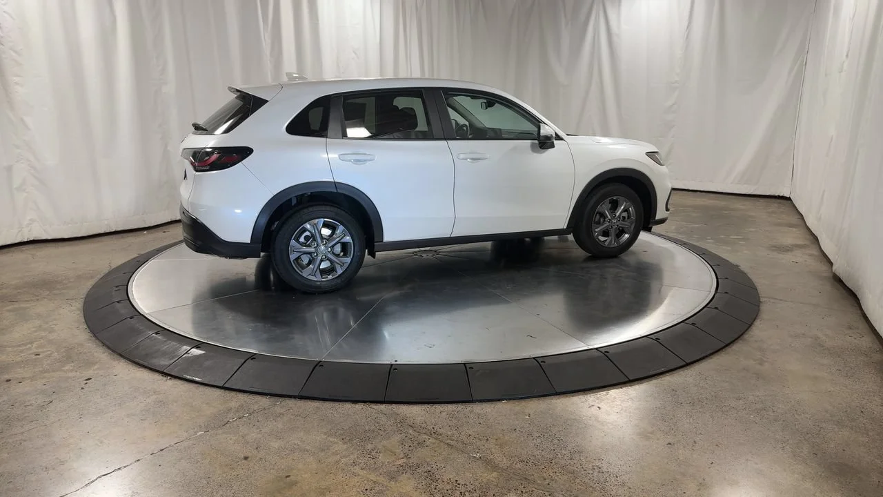New 2027 Platinum White Pearl Honda LX image 2