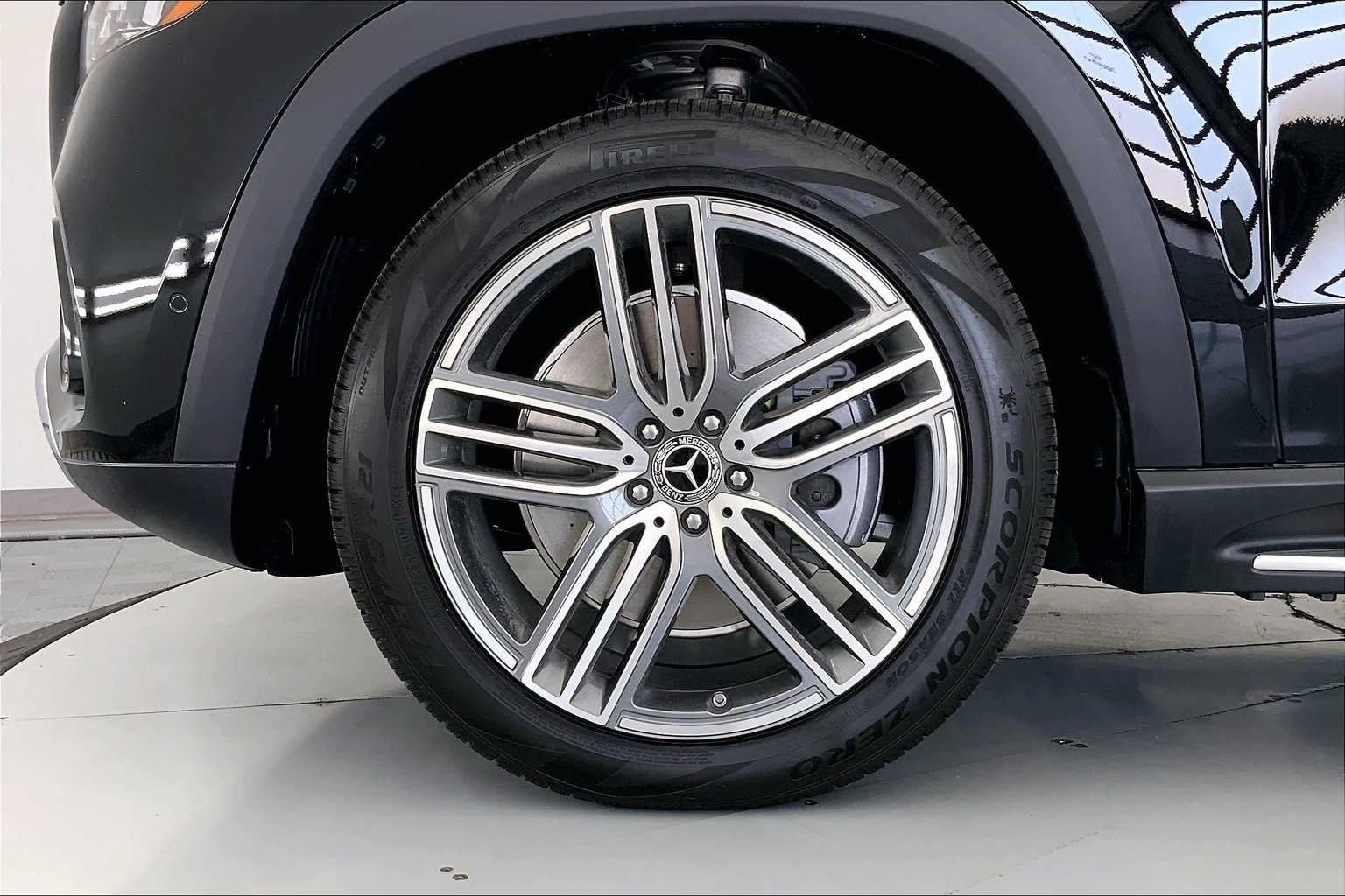 New 2026 Black Mercedes-Benz GLS 450 image 8