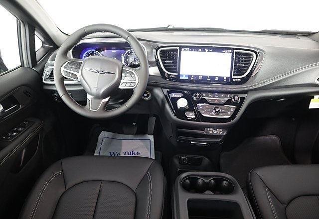 2025 Chrysler Pacifica Select - Photo 7