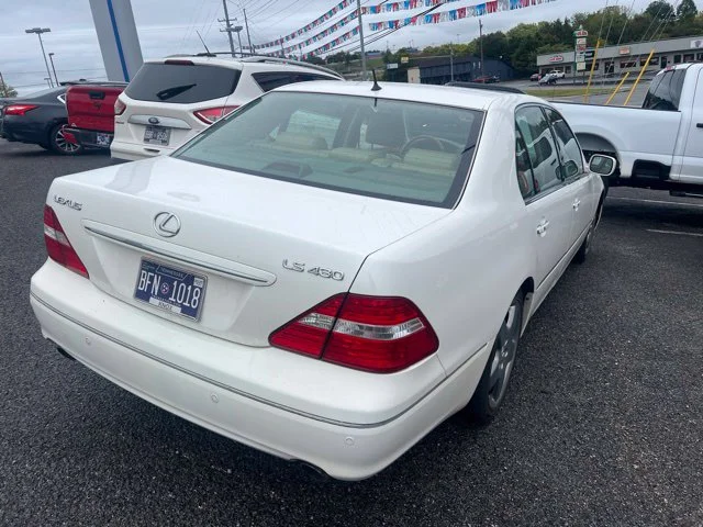 Used 2005 White Lexus 430 image 2