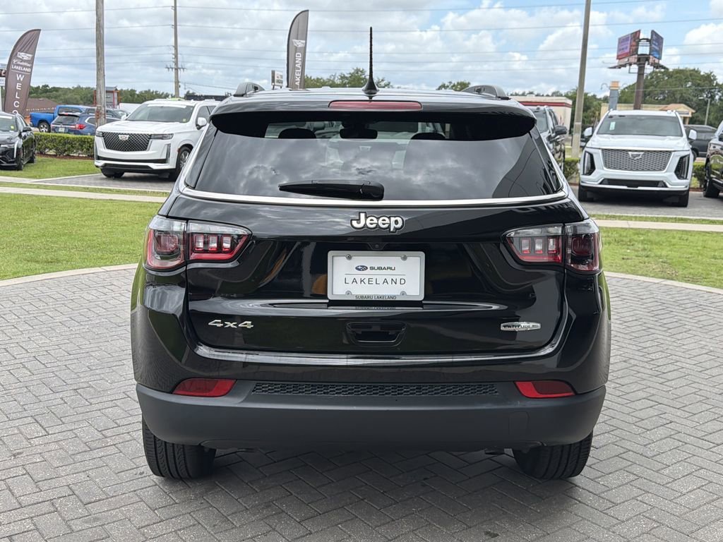 Used 2024 Black Jeep Latitude Lux FWD image 5