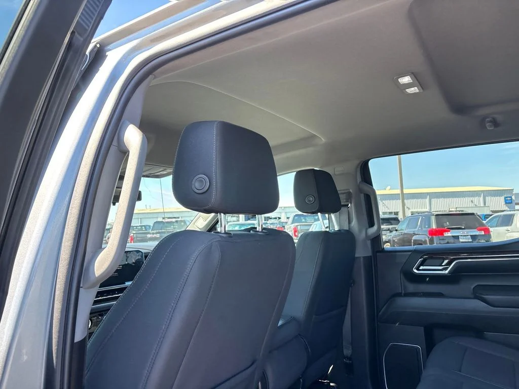 Used 2023 Silver GMC Elevation image 25