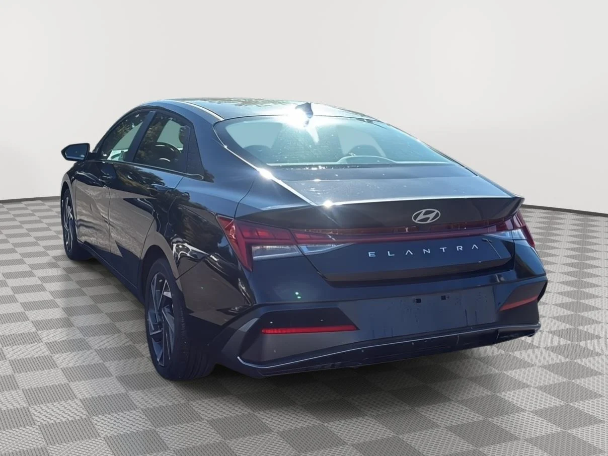 Certified Used 2025 Abyss Black Hyundai SEL Convenience image 7