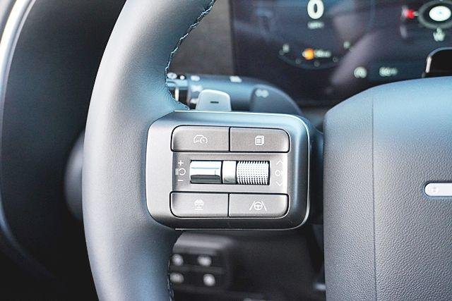 New 2026 Black Hyundai SEL FWD image 37
