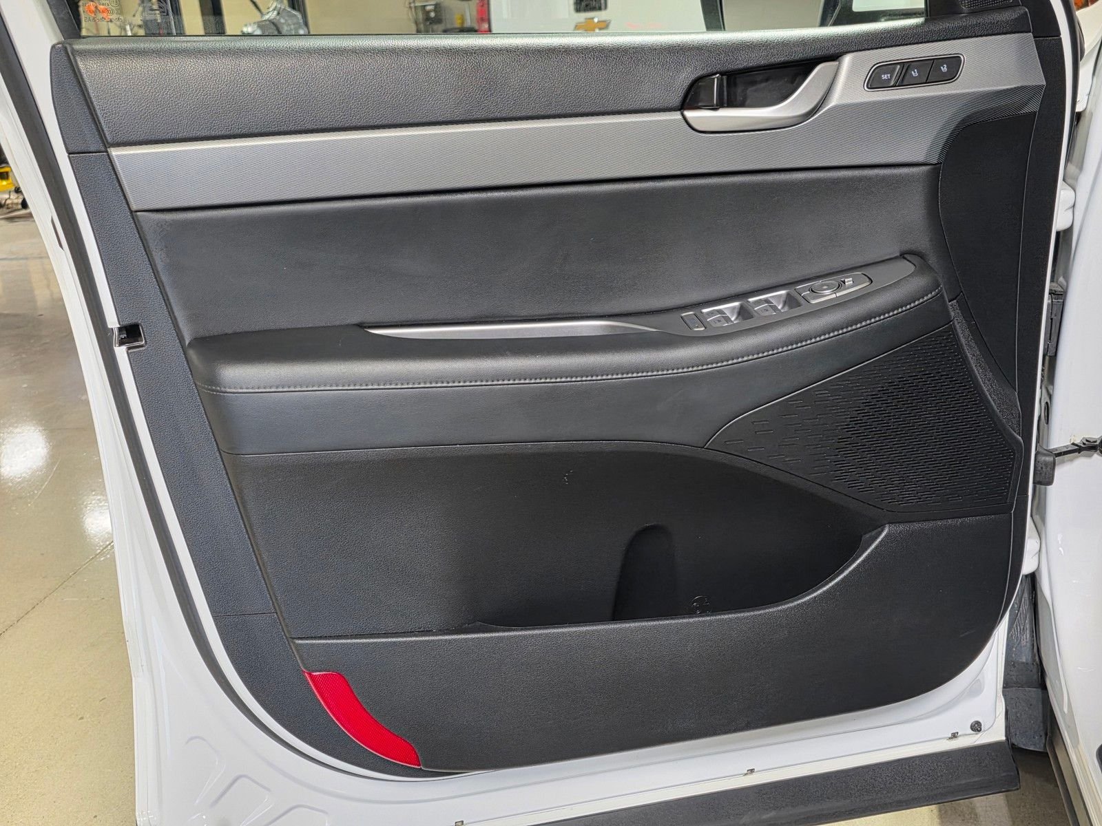 Used 2022 Hyper White Hyundai SEL image 21