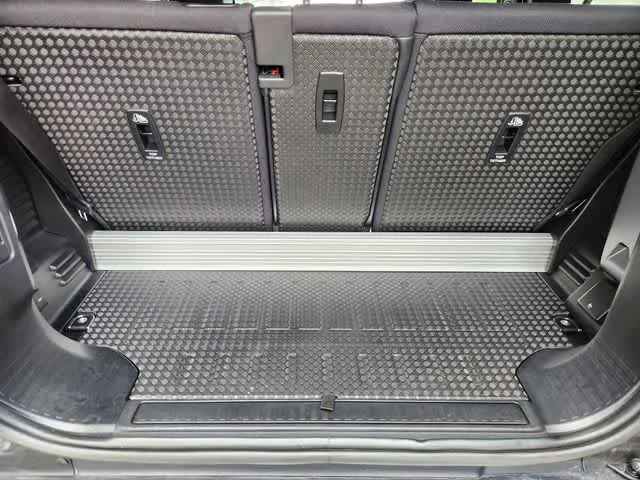 Used 2023 Gondwana Stone Metallic Land Rover X image 33