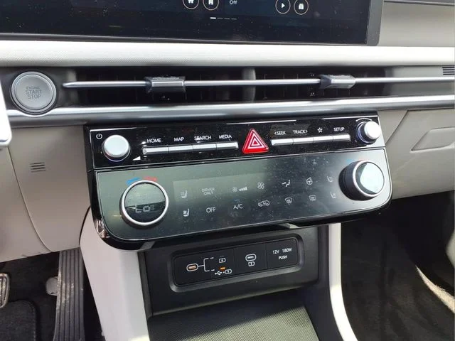 Used 2025 White Hyundai Limited image 28