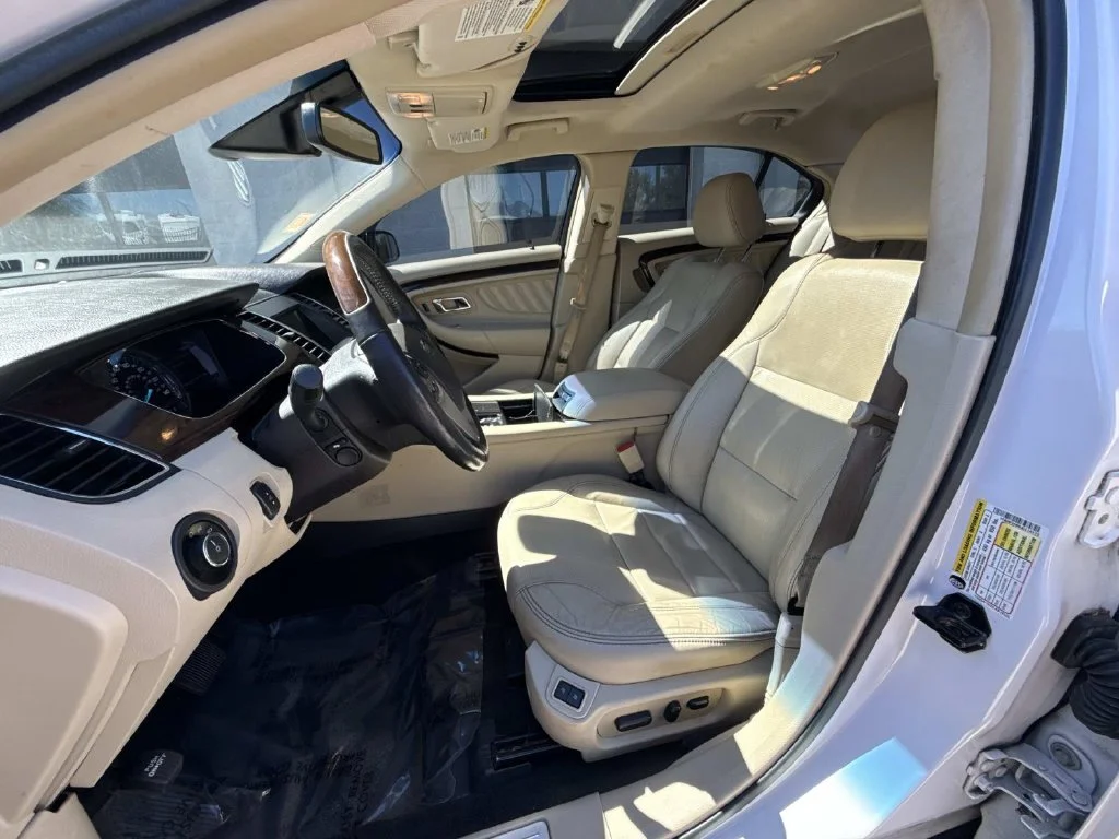 Used 2018 White Ford Limited image 15
