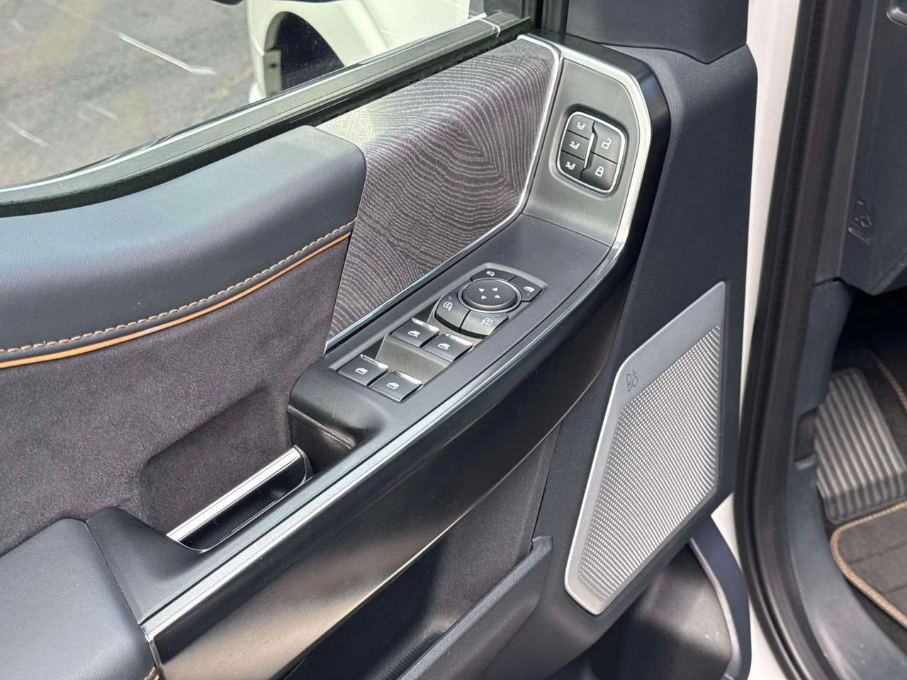 Used 2023 Star White Metallic Tri-Coat Ford Platinum image 19