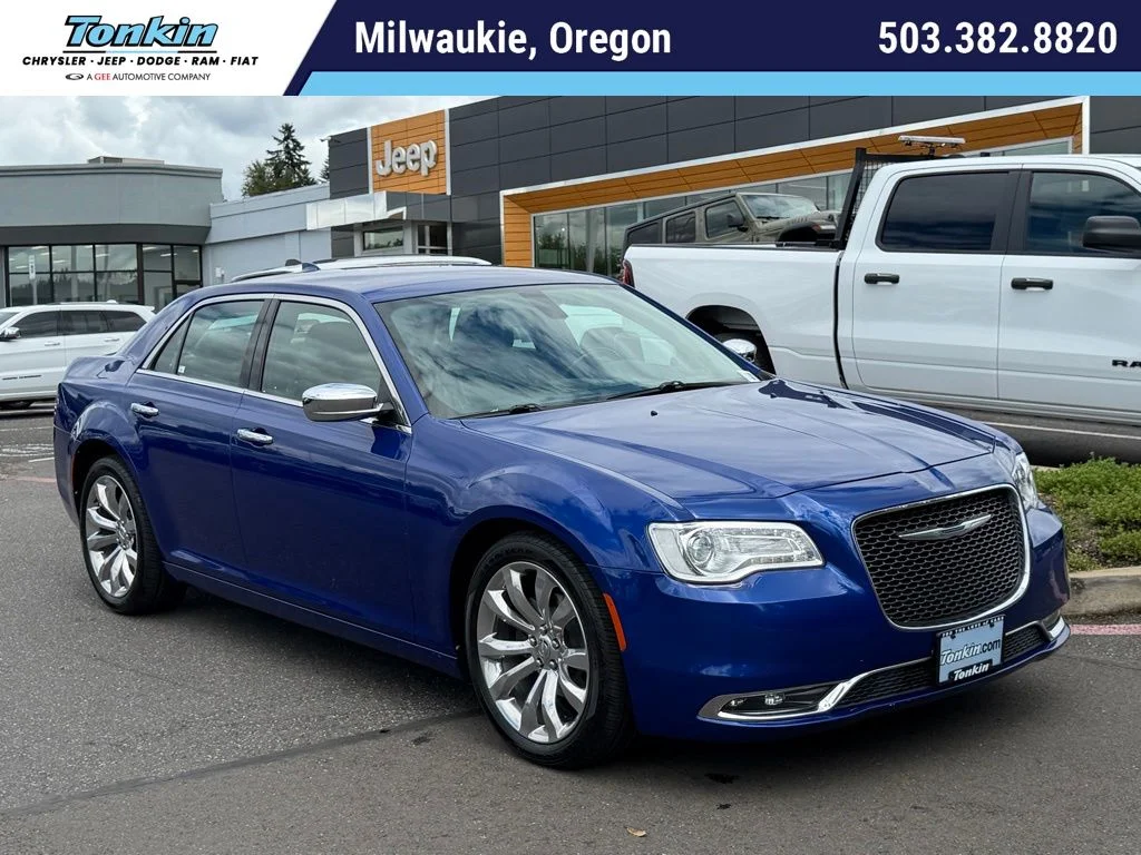 2019 Chrysler 300 Limited's photo