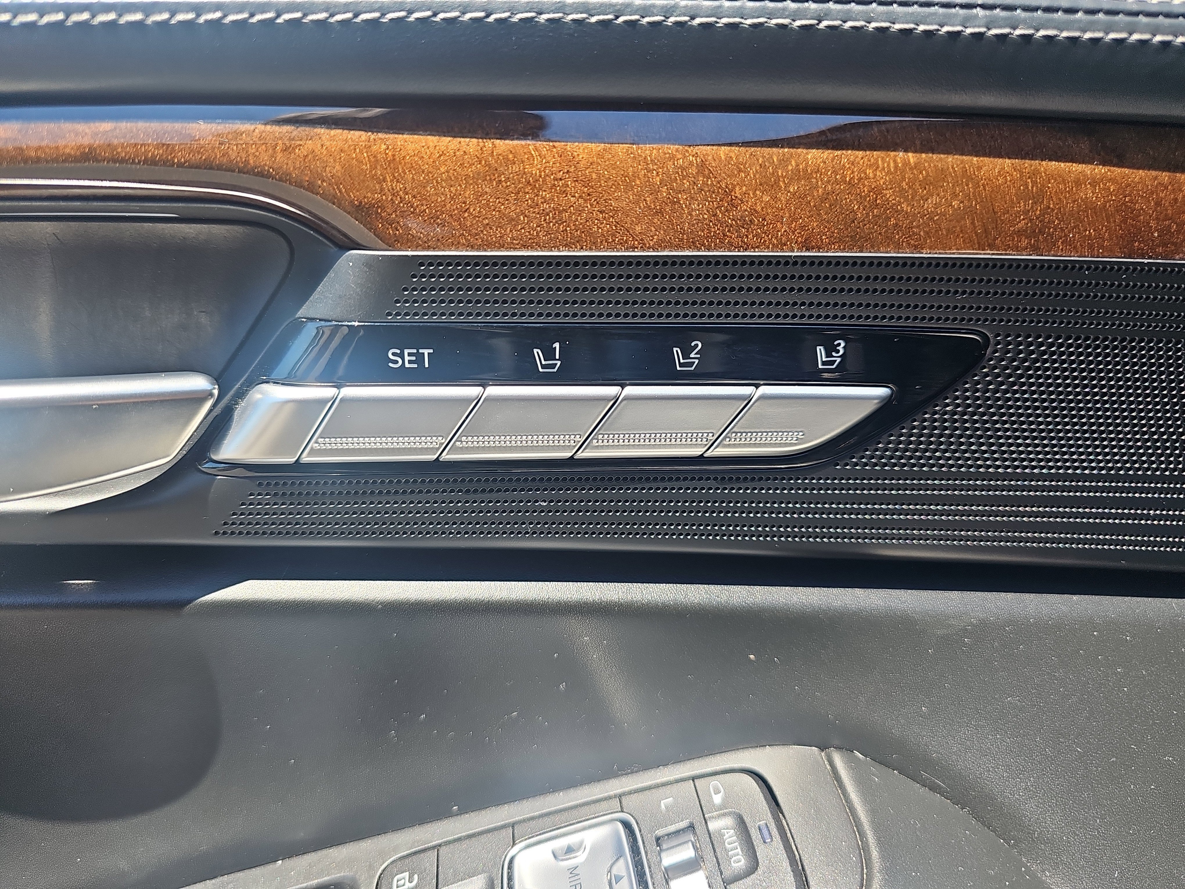 Used 2018 Gray Genesis 5.0L Ultimate image 11
