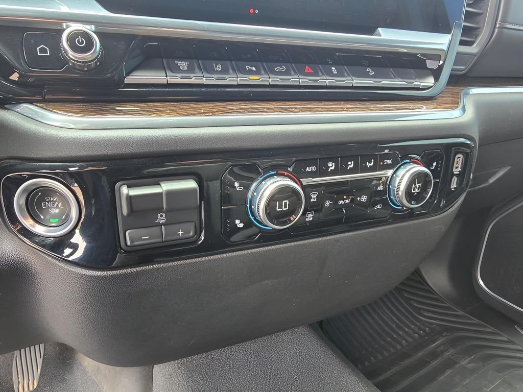 Used 2025 Sterling Metallic GMC SLE image 18
