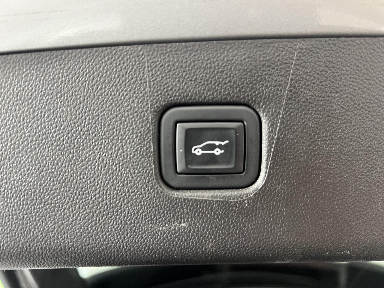 Used 2020 Silver Ice Metallic Chevrolet LT image 21