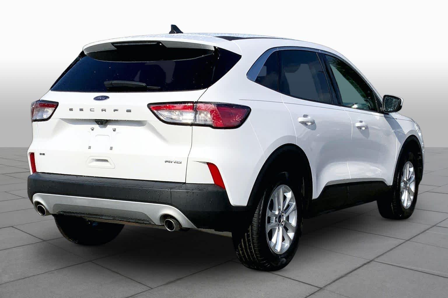 Certified Used 2021 Oxford White Ford SE image 13