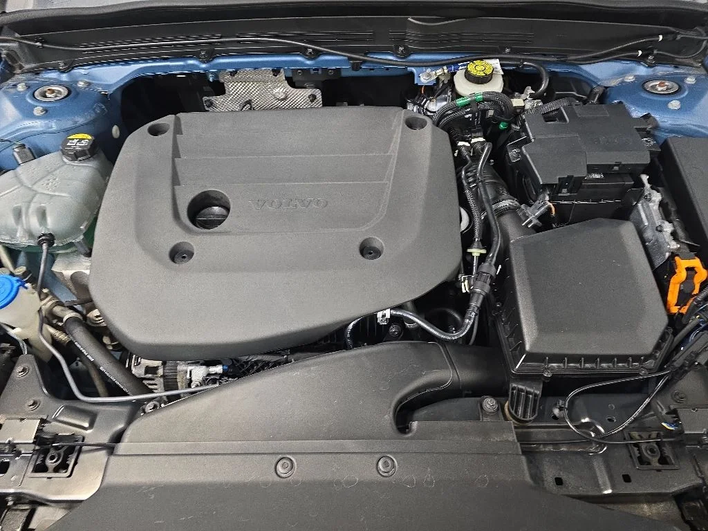 2023 Volvo XC40 Plus - Photo 13