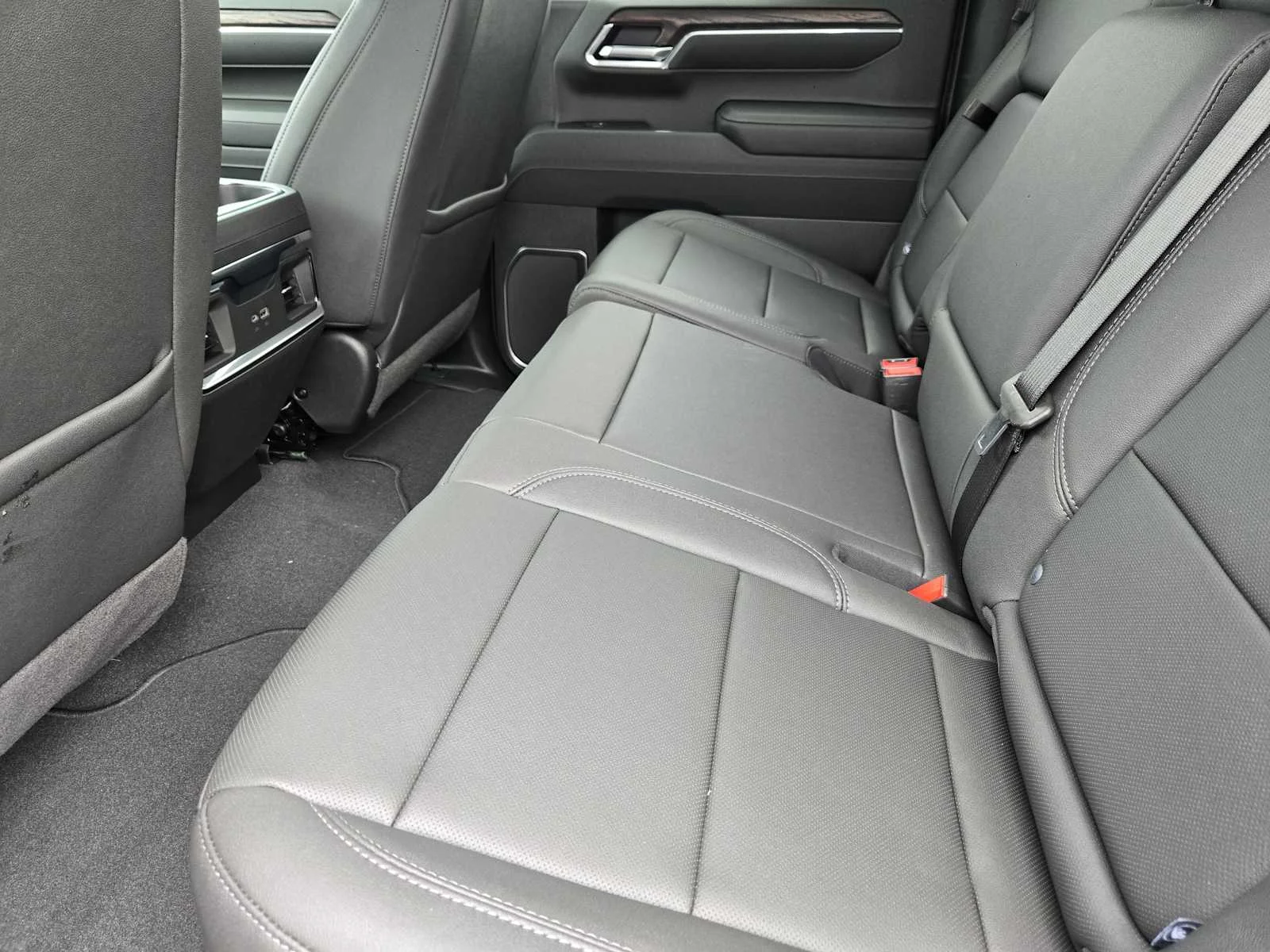 2026 GMC Sierra 1500 SLT - Photo 18