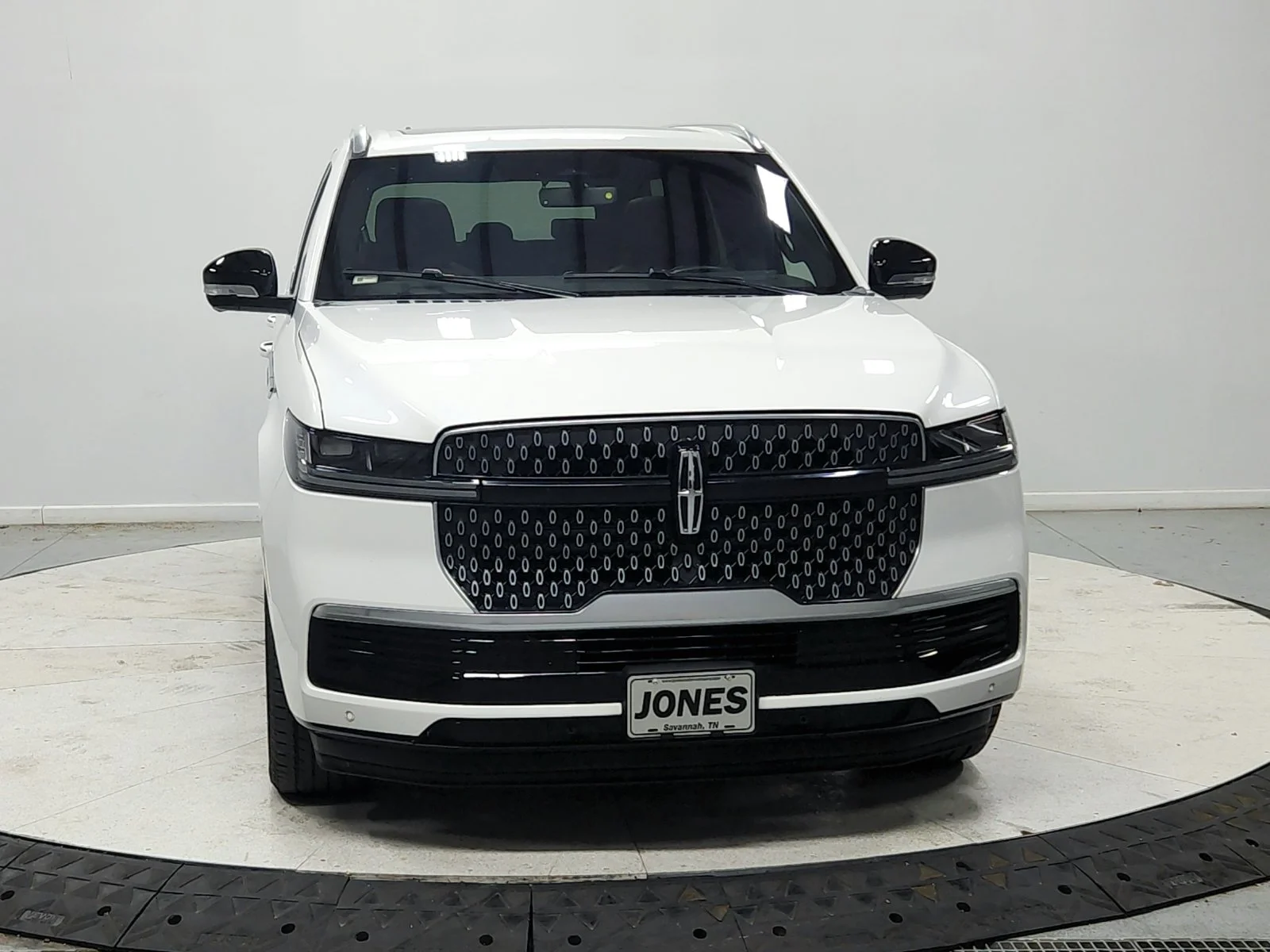 Used 2025 White Lincoln Reserve image 3