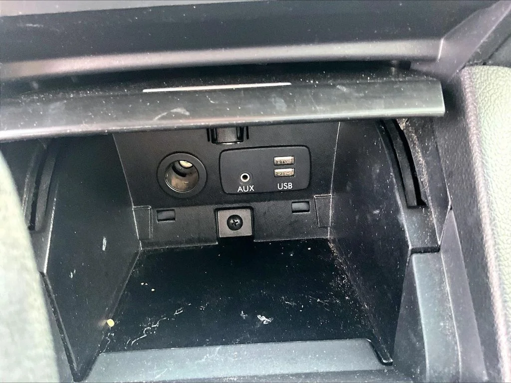 Used 2017 White Subaru 2.5i image 32