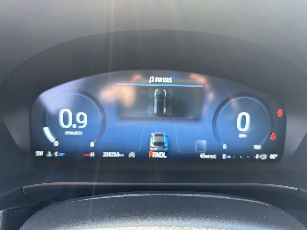 Used 2025  Ford Platinum image 21