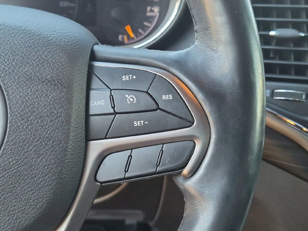Used 2021 White Jeep Laredo image 21