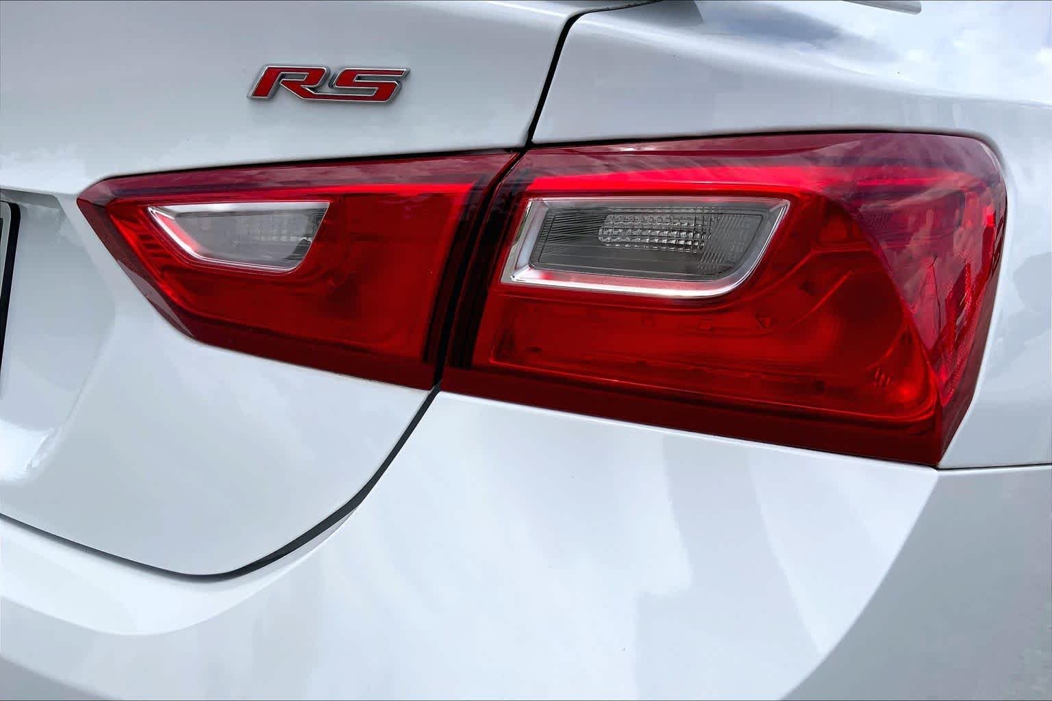 Used 2022 Summit White Chevrolet RS image 30