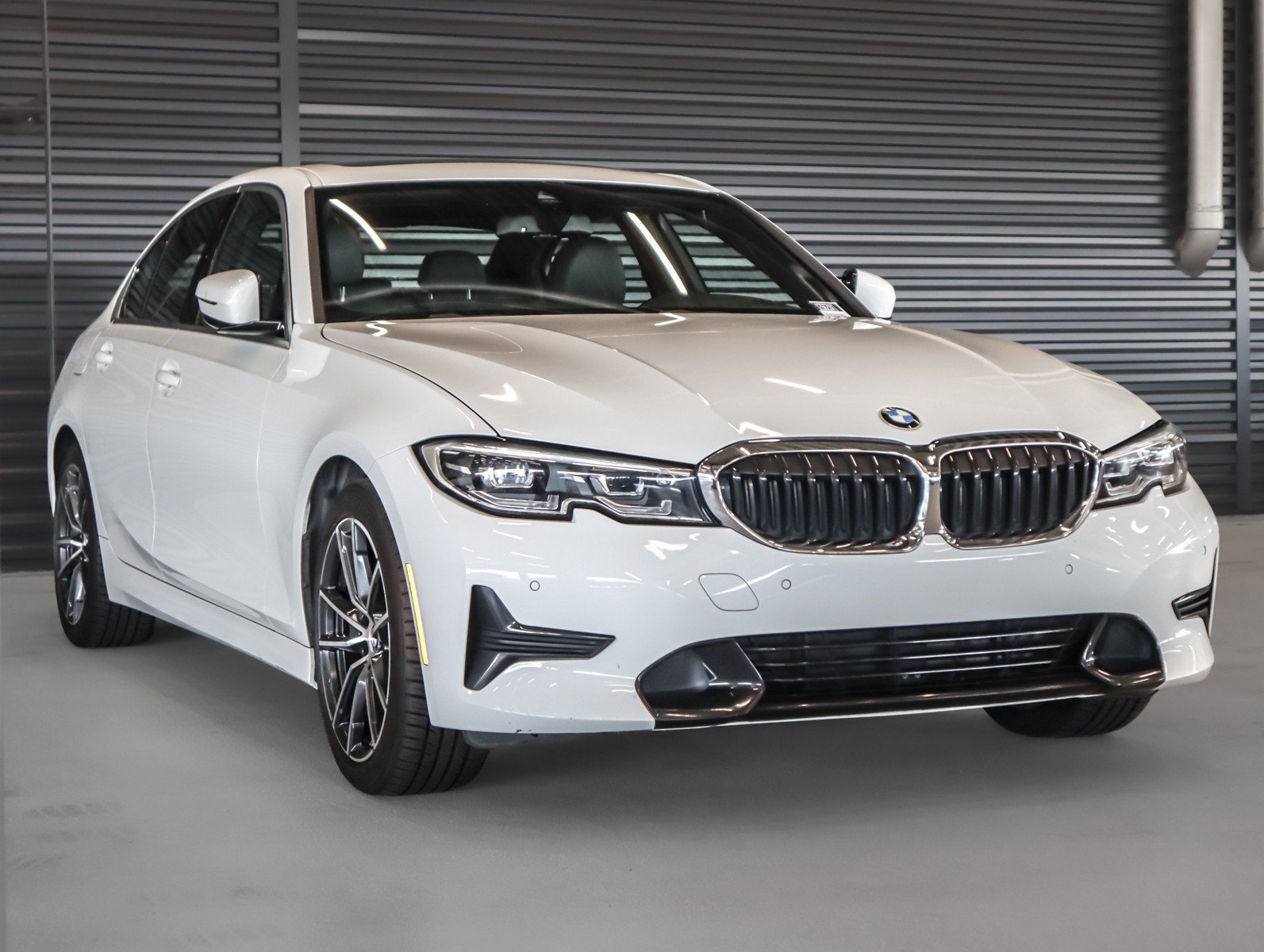 Used 2019 Alpine White BMW 330i image 9