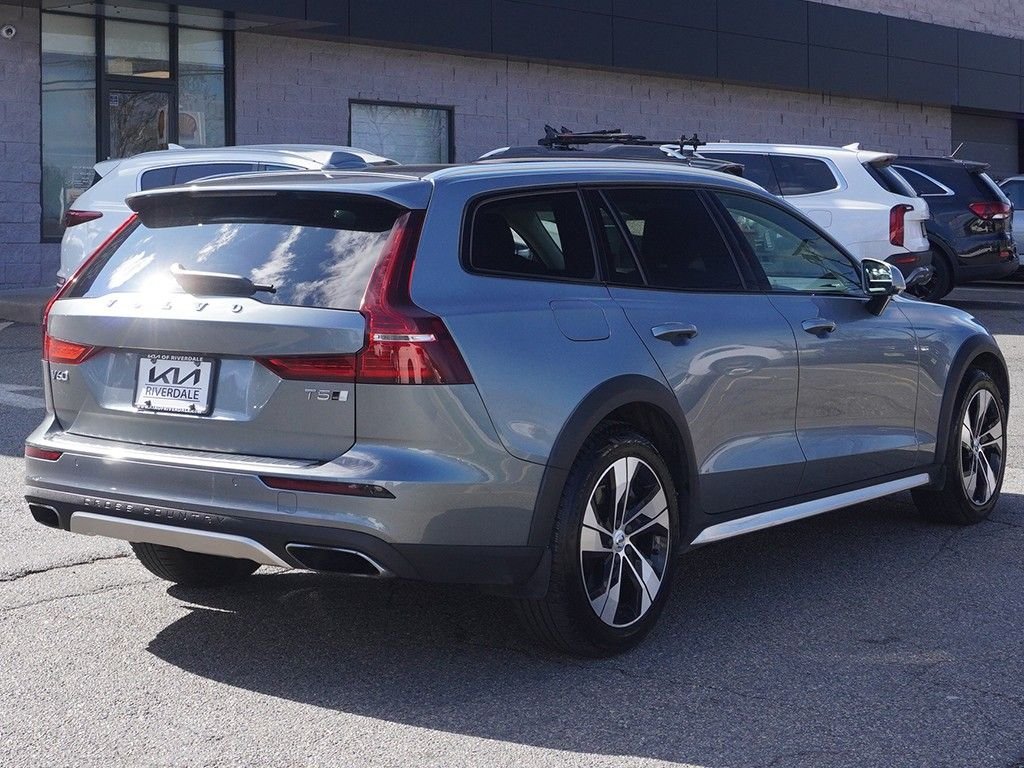 Used 2020 Gray Volvo T5 image 14
