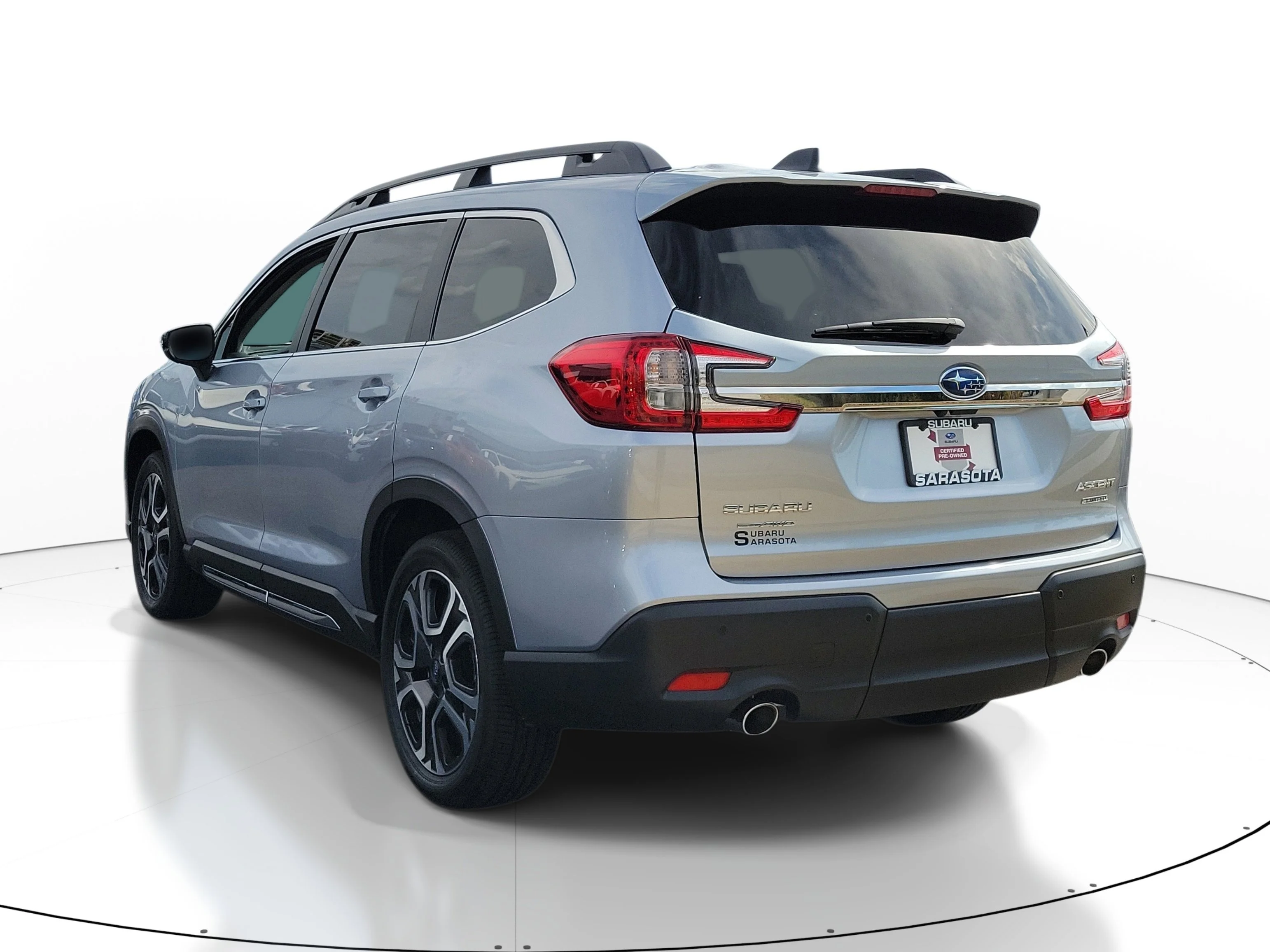 Used 2026 Ice Silver Metallic Subaru Limited image 4