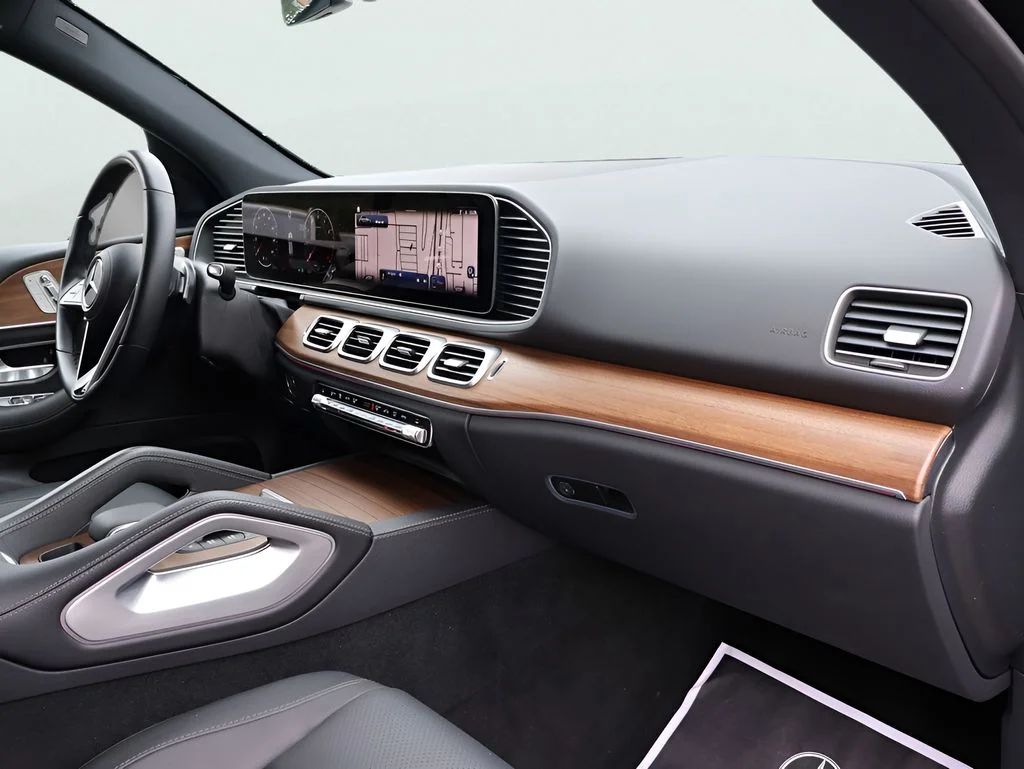 Used 2025 Obsidian Black Metallic Mercedes-Benz GLE 350 image 11