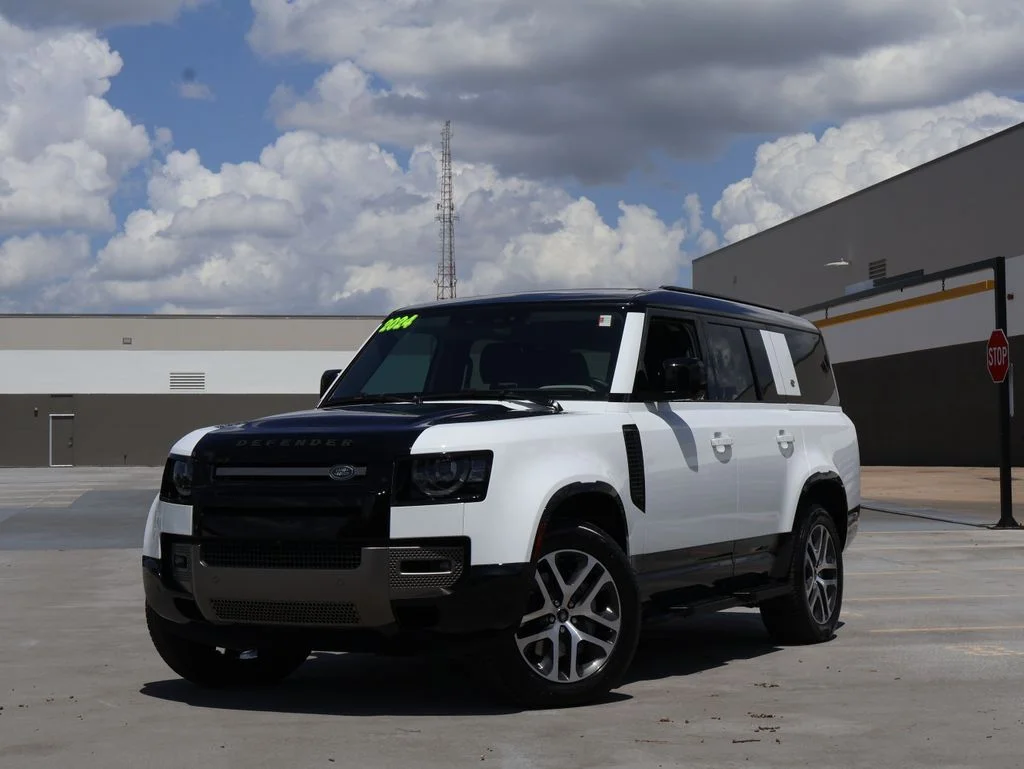 Certified Used 2024 Fuji White Land Rover X-Dynamic SE image 1